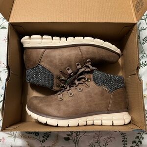 Skechers Womens Hiking/Snow Boots